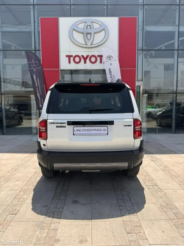 Toyota Land Cruiser Prado 2025 · 2.4 AT