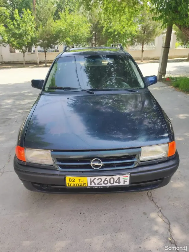 Opel Astra F 1994 · 1.6 MT