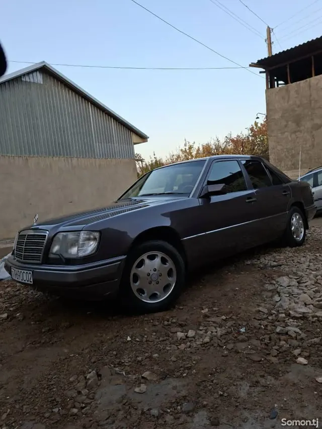 Mercedes-Benz W124 1994 · 2.0 AT