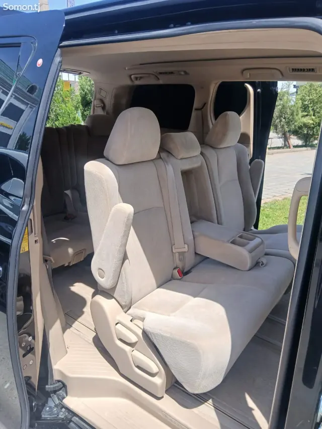 Toyota Vellfire 2014 · 2.4 AT