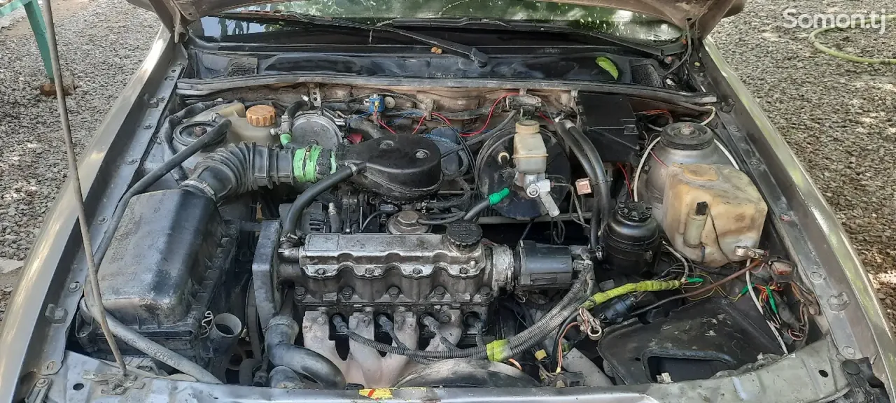 Opel Vectra A 1991 · 1.6 MT