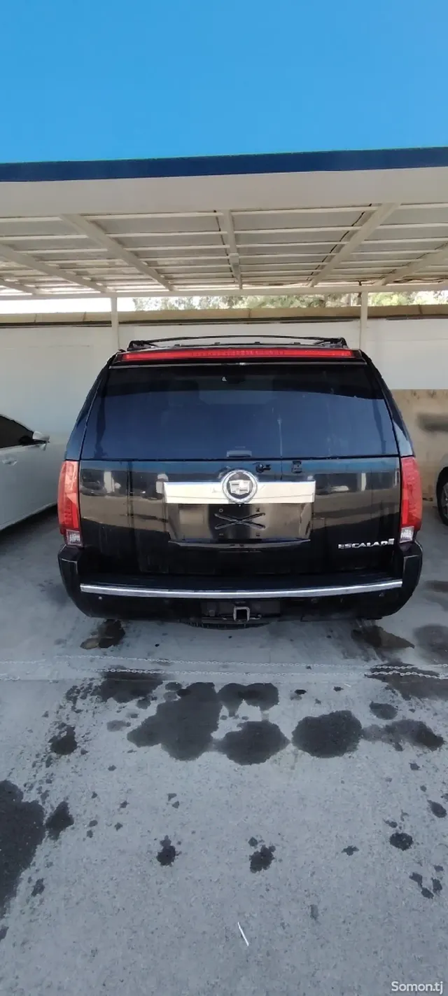 Cadillac Другая модель 2008 · 6.2 AT