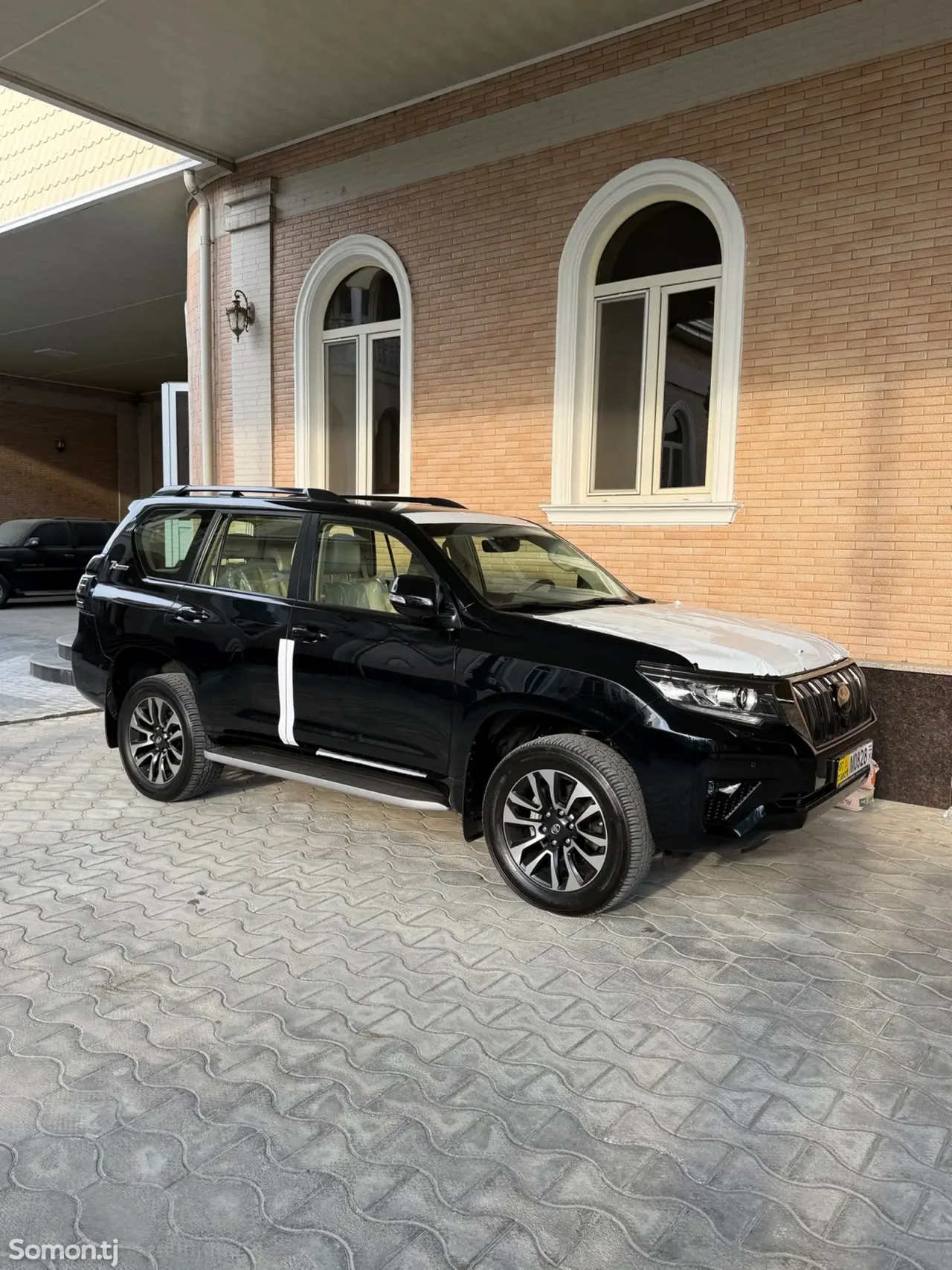 Toyota Land Cruiser Prado 2022 · 4.0 AT