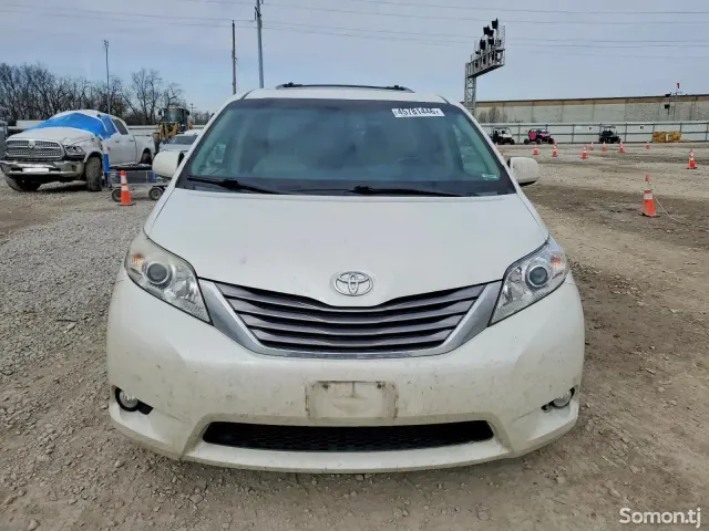 Toyota Sienna 2015 · 3.5 AT