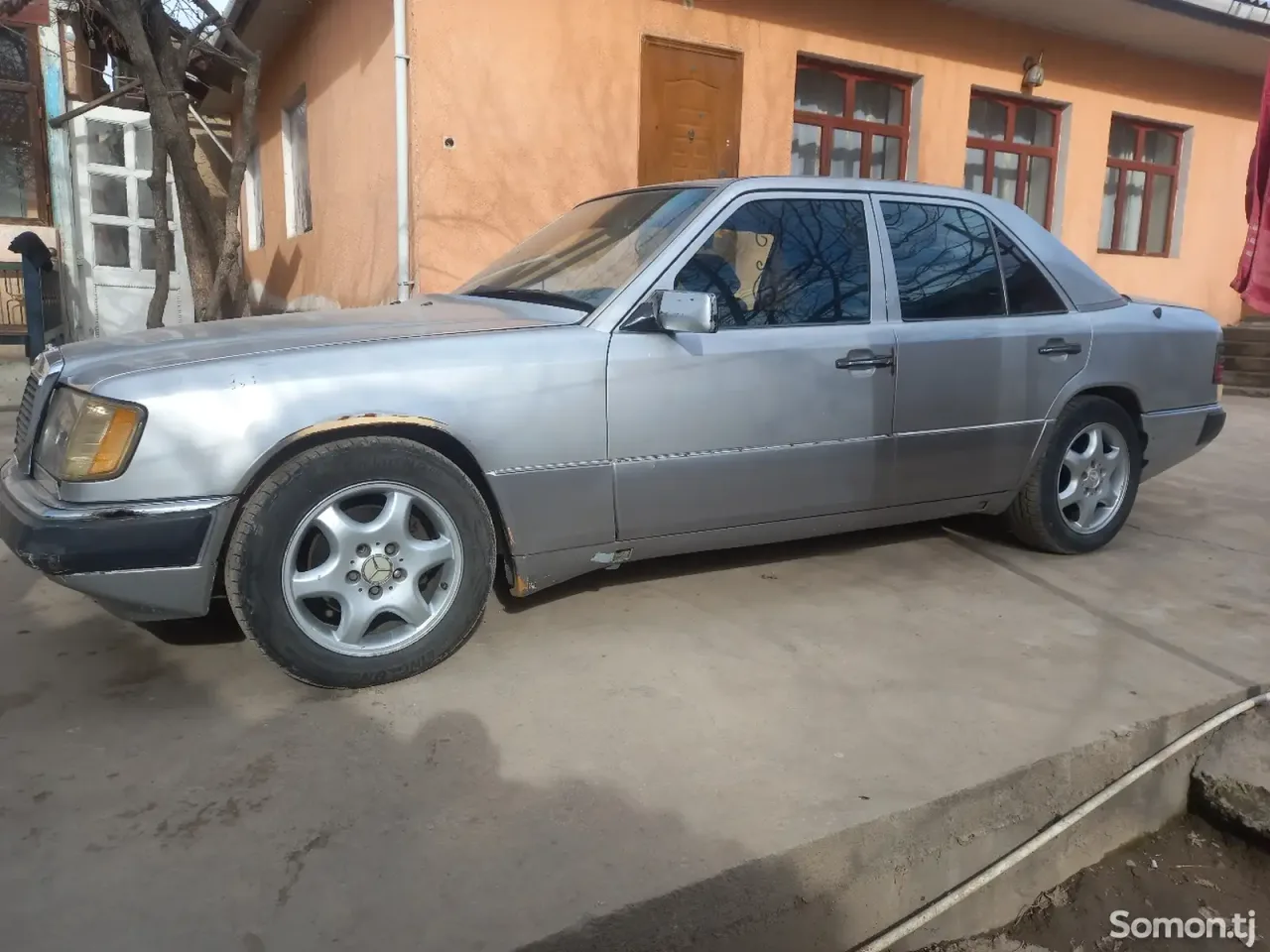 Mercedes-Benz W124 1991 · 2.0 MT