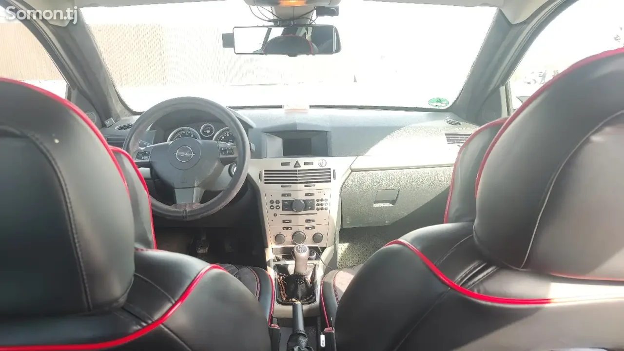 Opel Astra H 2008 · 1.6 MT