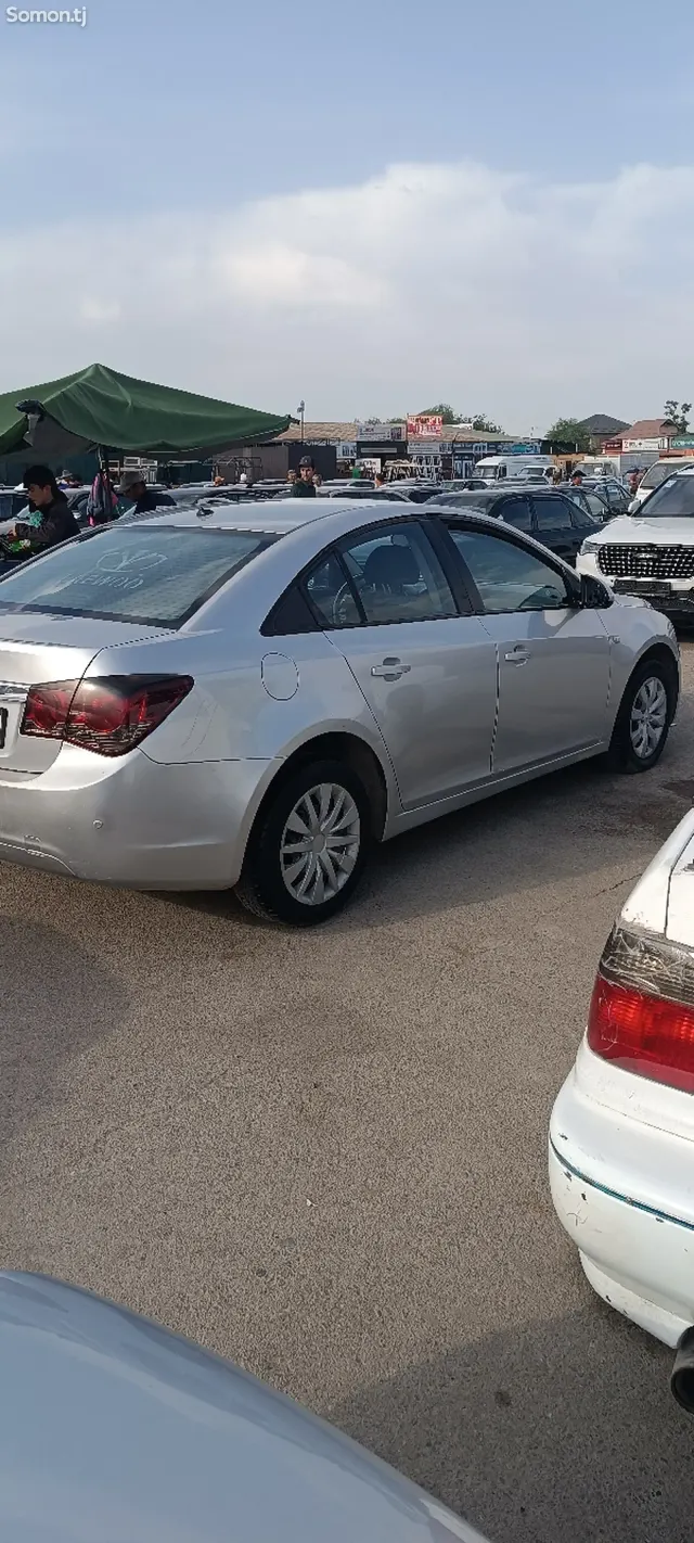 Chevrolet Cruze 2011 · 1.8 AT