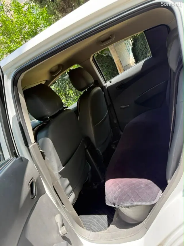 Chevrolet Spark 2014 · 1.1 AT