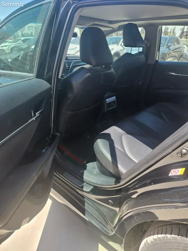 Toyota Camry 2018 · 2.5 AT