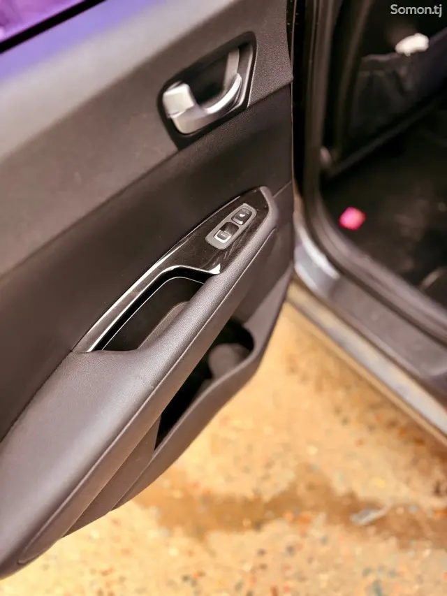 Kia K5 2018 · 2.0 AT