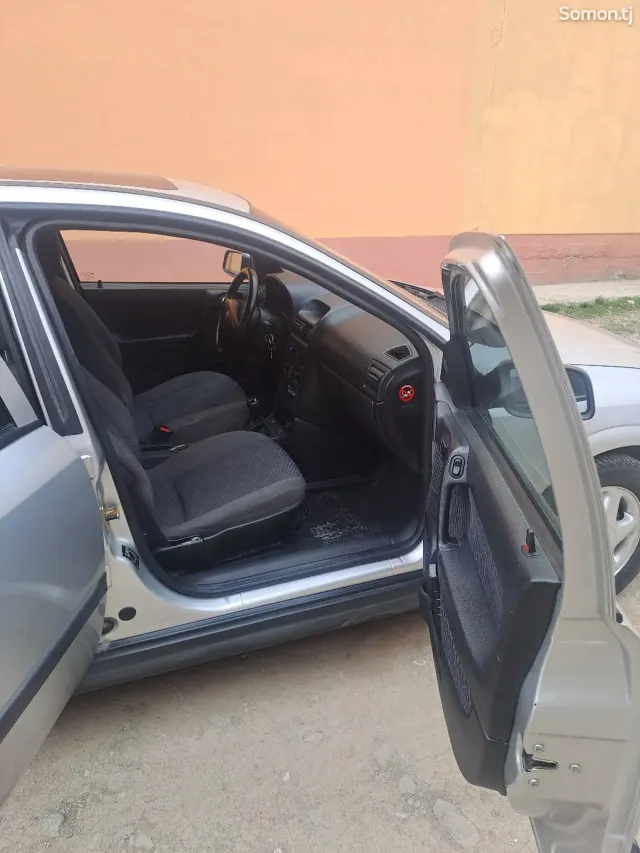 Opel Astra G 1998 · 1.6 MT