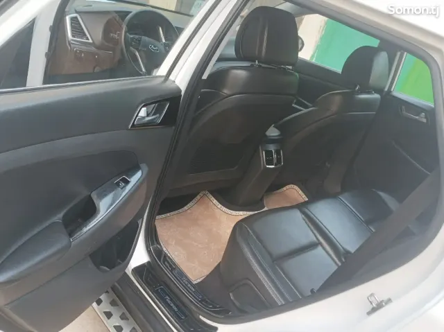 Hyundai Tucson 2017 · 1.6 AT