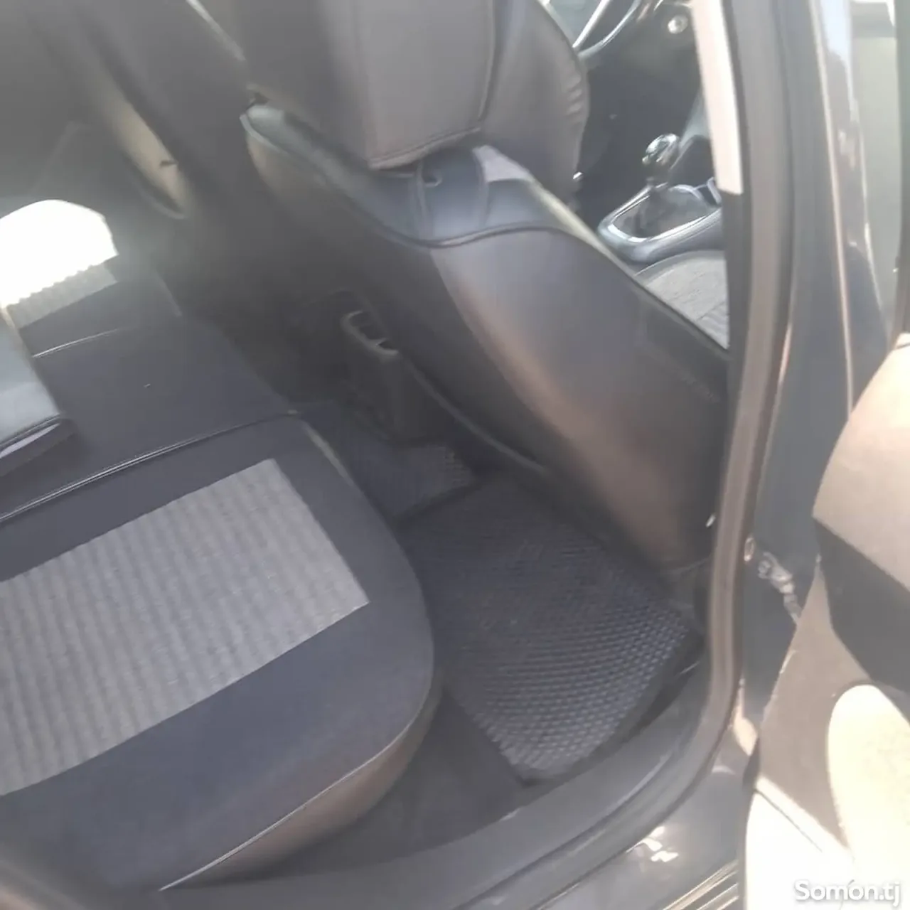 Opel Astra J 2015 · 1.6 MT