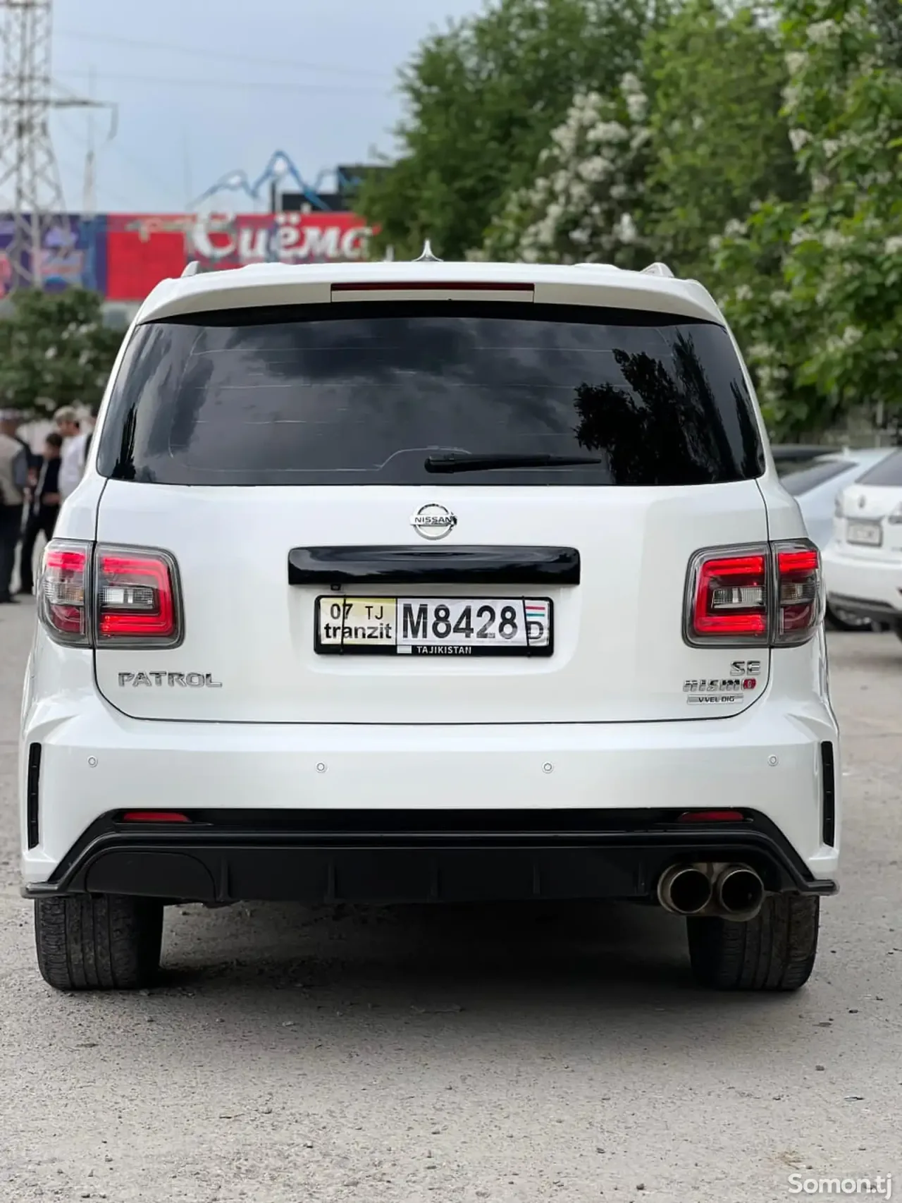 Nissan Patrol 2012 · 5.6 AT