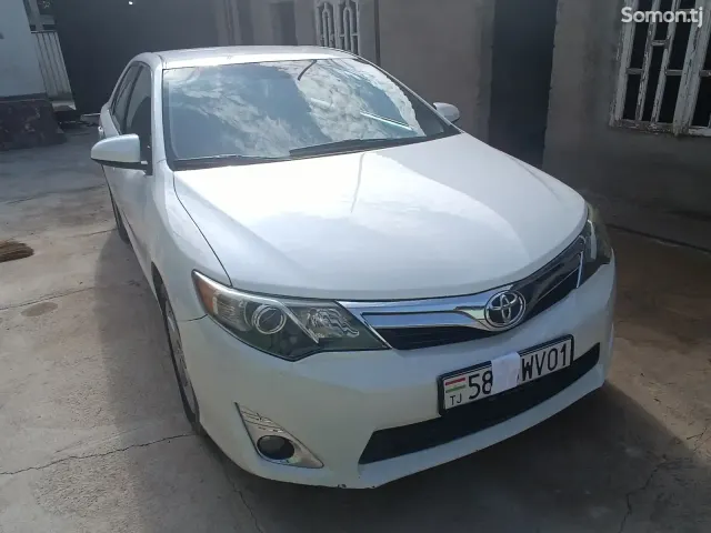 Toyota Camry 2012 · 2.4 AT