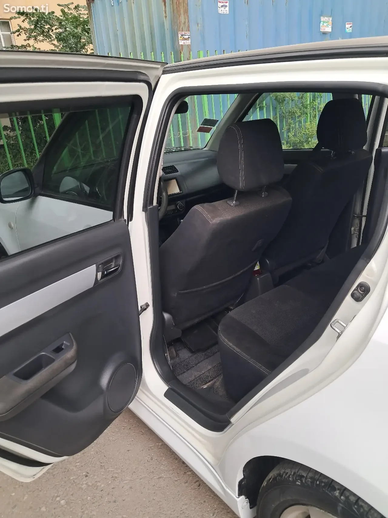 Suzuki Swift 2010 · 1.3 AT
