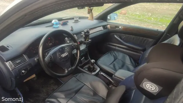 Audi A6 2000 · 1.8 MT
