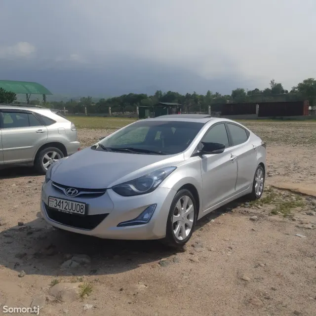 Hyundai Elantra 2012 · 1.8 AT