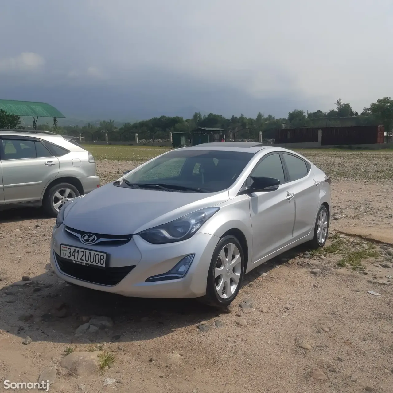 Hyundai Elantra 2012 · 1.8 AT