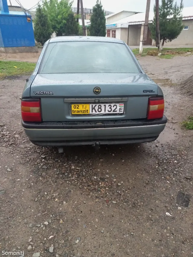 Opel Vectra A 1990 · 1.6 MT