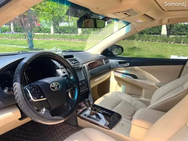 Toyota Camry 2015 · 2.5 AT