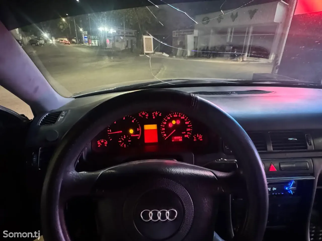 Audi A6 1999 · 2.4 MT