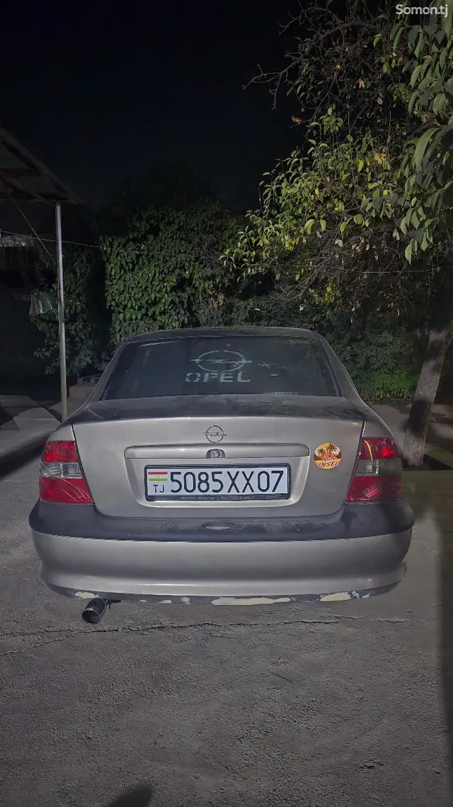 Opel Vectra B 1996 · 1.6 MT