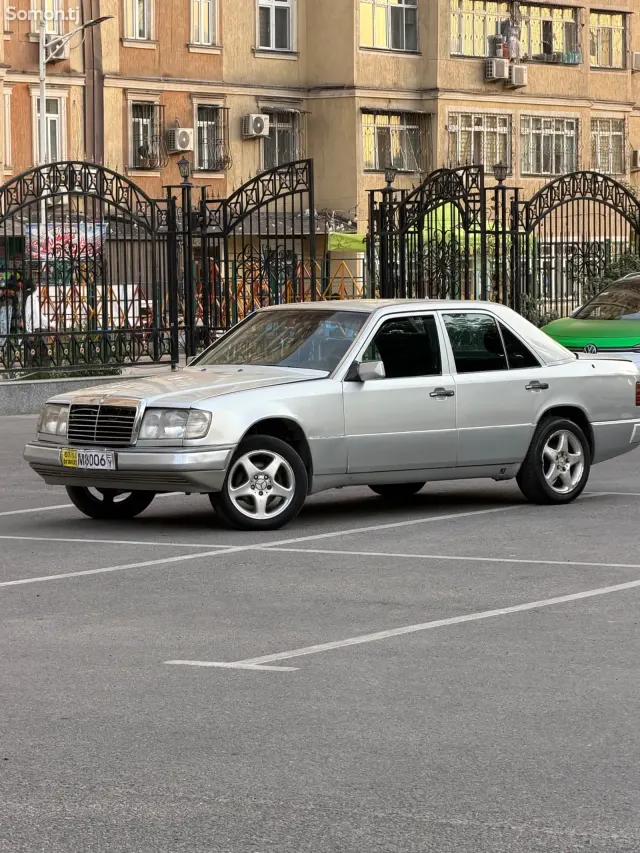 Mercedes-Benz W124 1993 · 3.0 AT