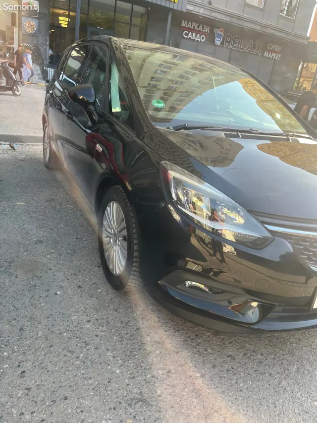 Opel Zafira 2017 · 1.4 MT