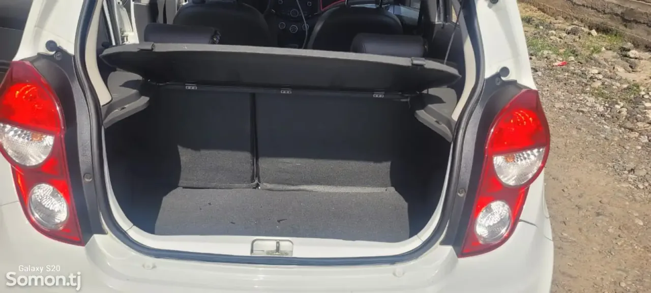 Chevrolet Spark 2014 · 1.1 AT