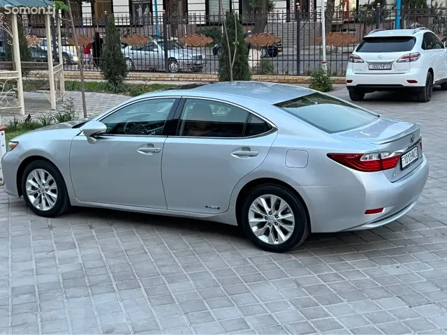 Lexus ES series 2014 · 3.0 AT