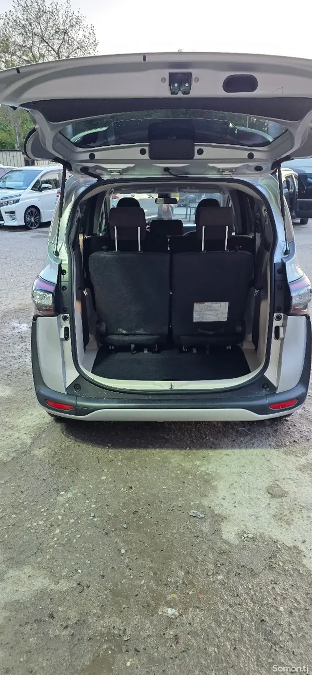 Toyota Sienta 2016 · 1.5 CVT