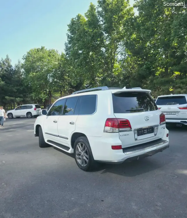 Lexus LX series 2013 · 5.7 AT