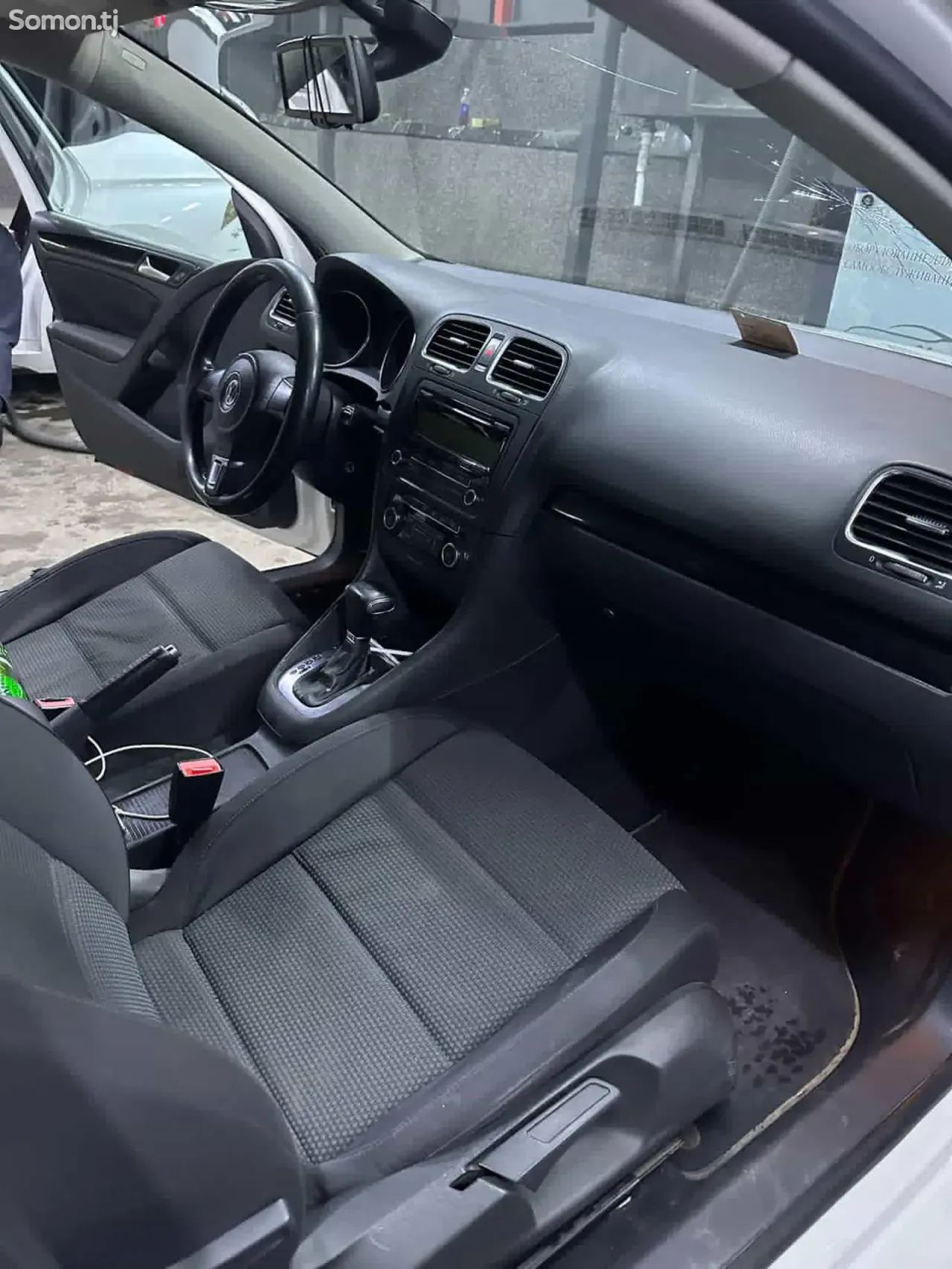 Volkswagen Golf 2010 · 2.0 AT