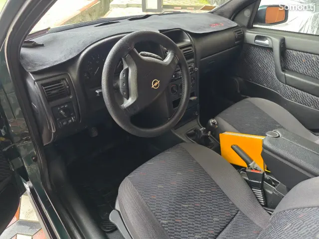 Opel Astra G 2001 · 1.6 MT
