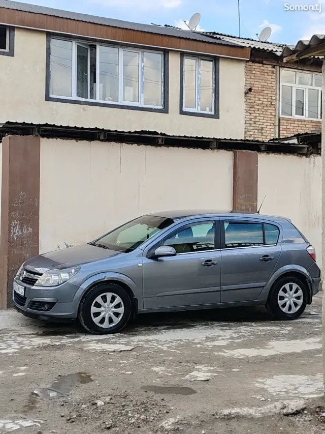 Opel Astra H 2006 · 1.7 MT