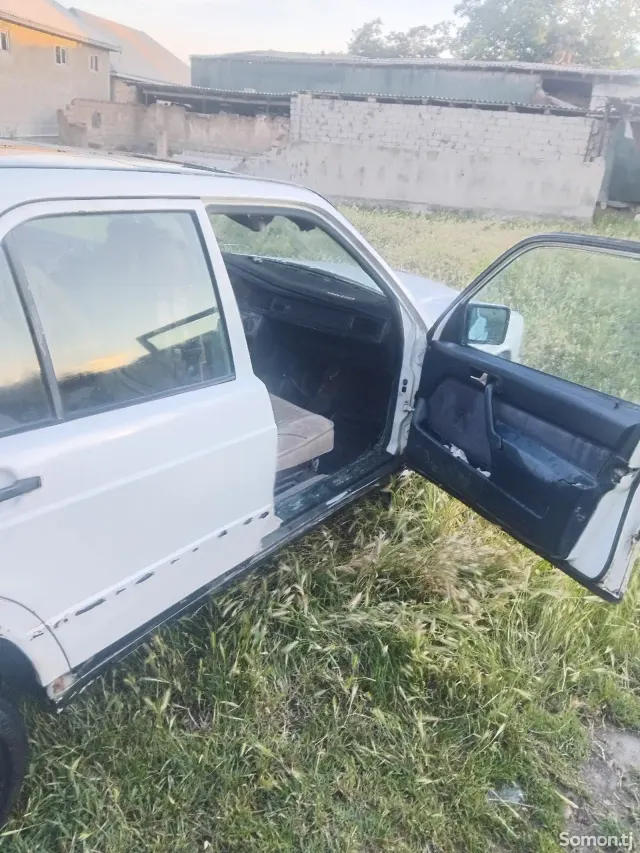 Mercedes-Benz W201 1985 · 2.0 AT