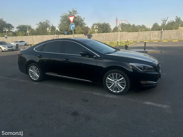 Hyundai Aslan 2015 · 3.0 AT