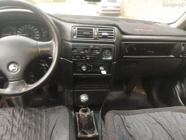 Opel Vectra A 1992 · 1.6 MT
