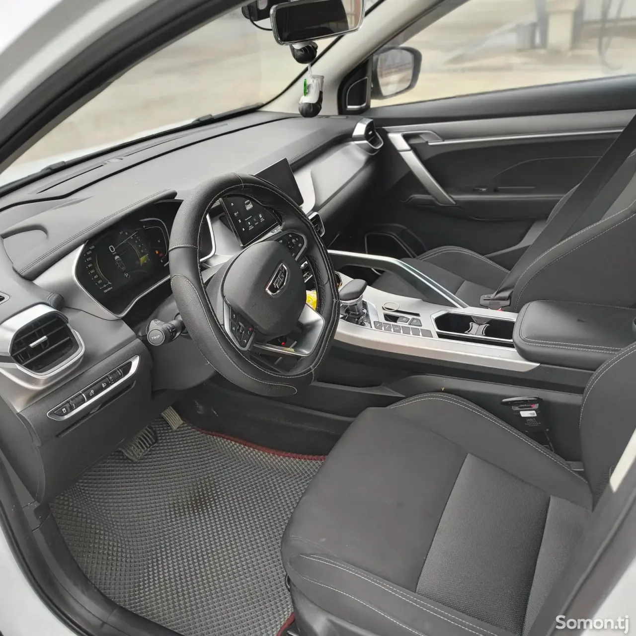Geely Coolray 2025 · 1.5 AMT