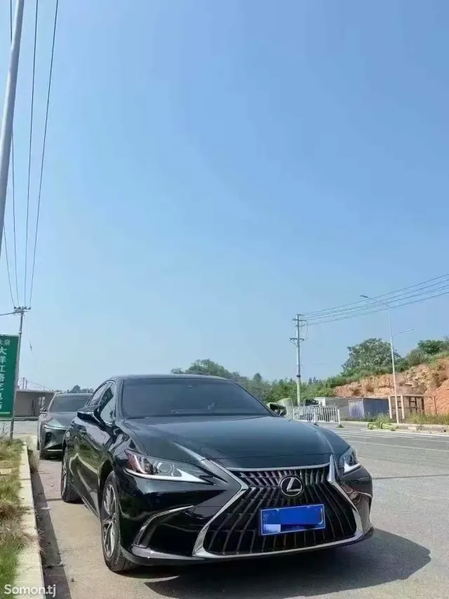 Lexus ES series 2025 · 2.5 AT