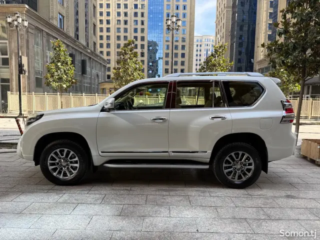 Toyota Land Cruiser Prado 2015 · 4.0 AT