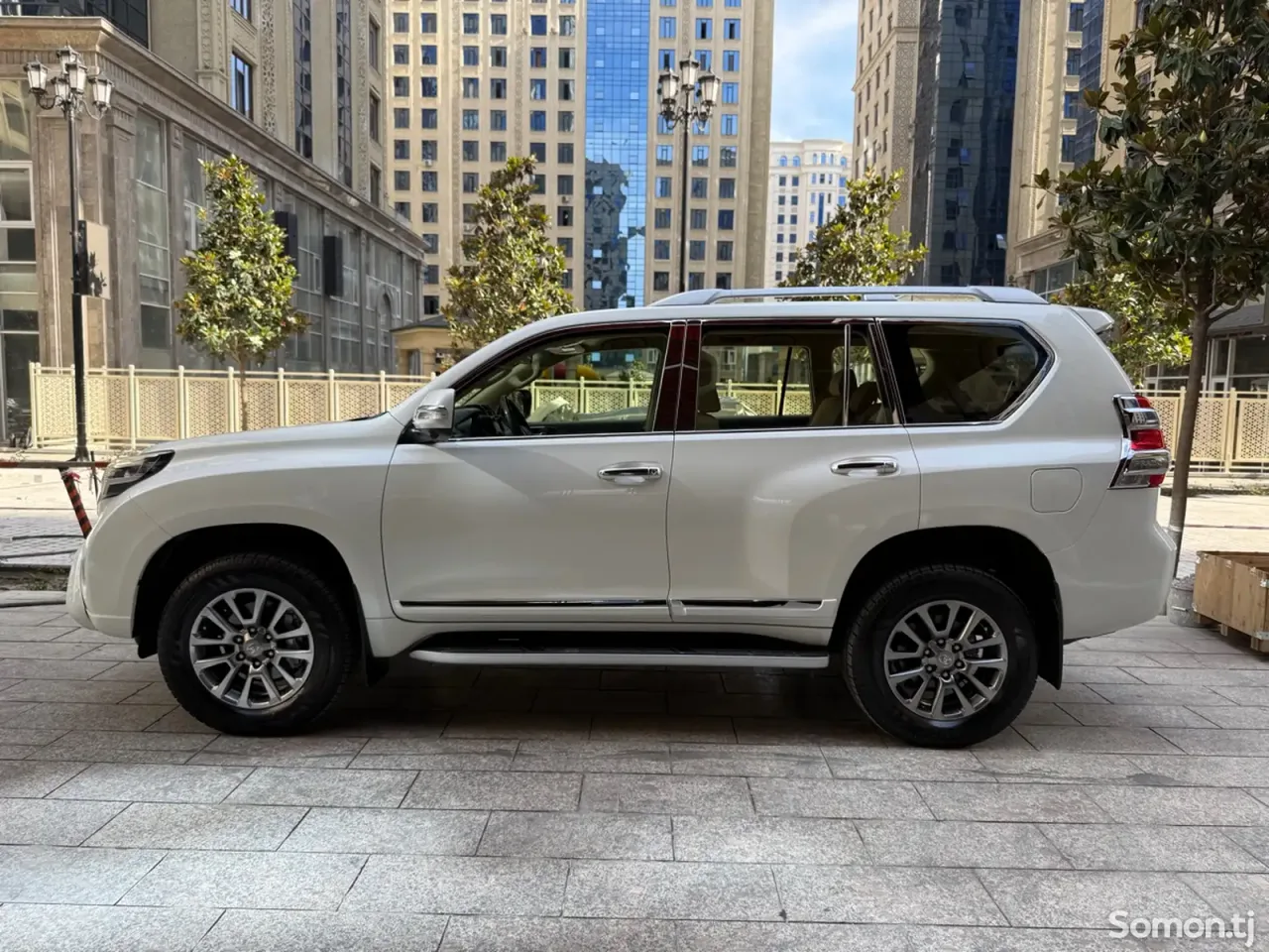 Toyota Land Cruiser Prado 2015 · 4.0 AT