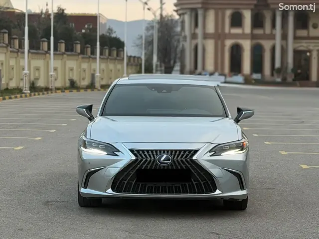 Lexus ES series 2022 · 2.5 AT