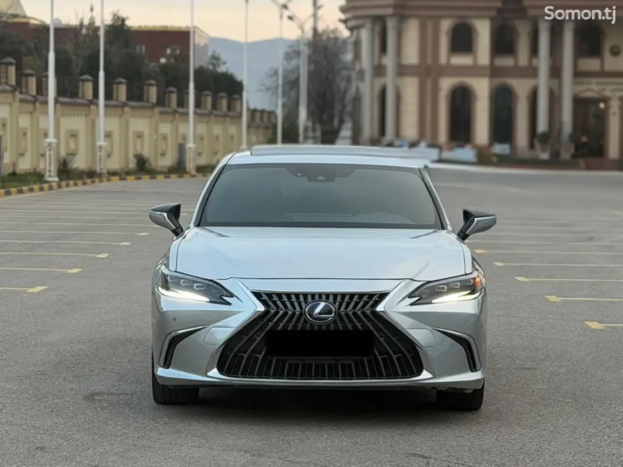 Lexus ES series 2022 · 2.5 AT