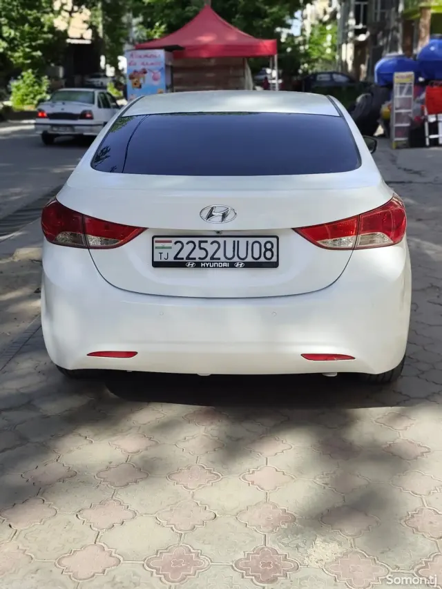 Hyundai Avante 2012 · 1.6 AT
