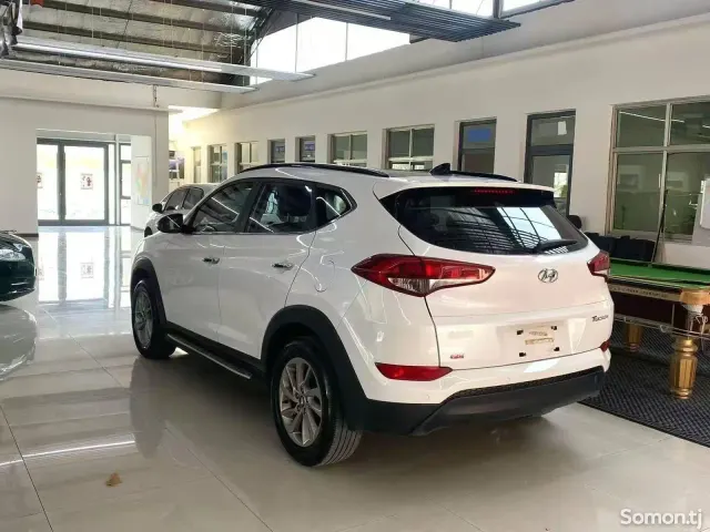 Hyundai Tucson 2016 · 1.6 AT