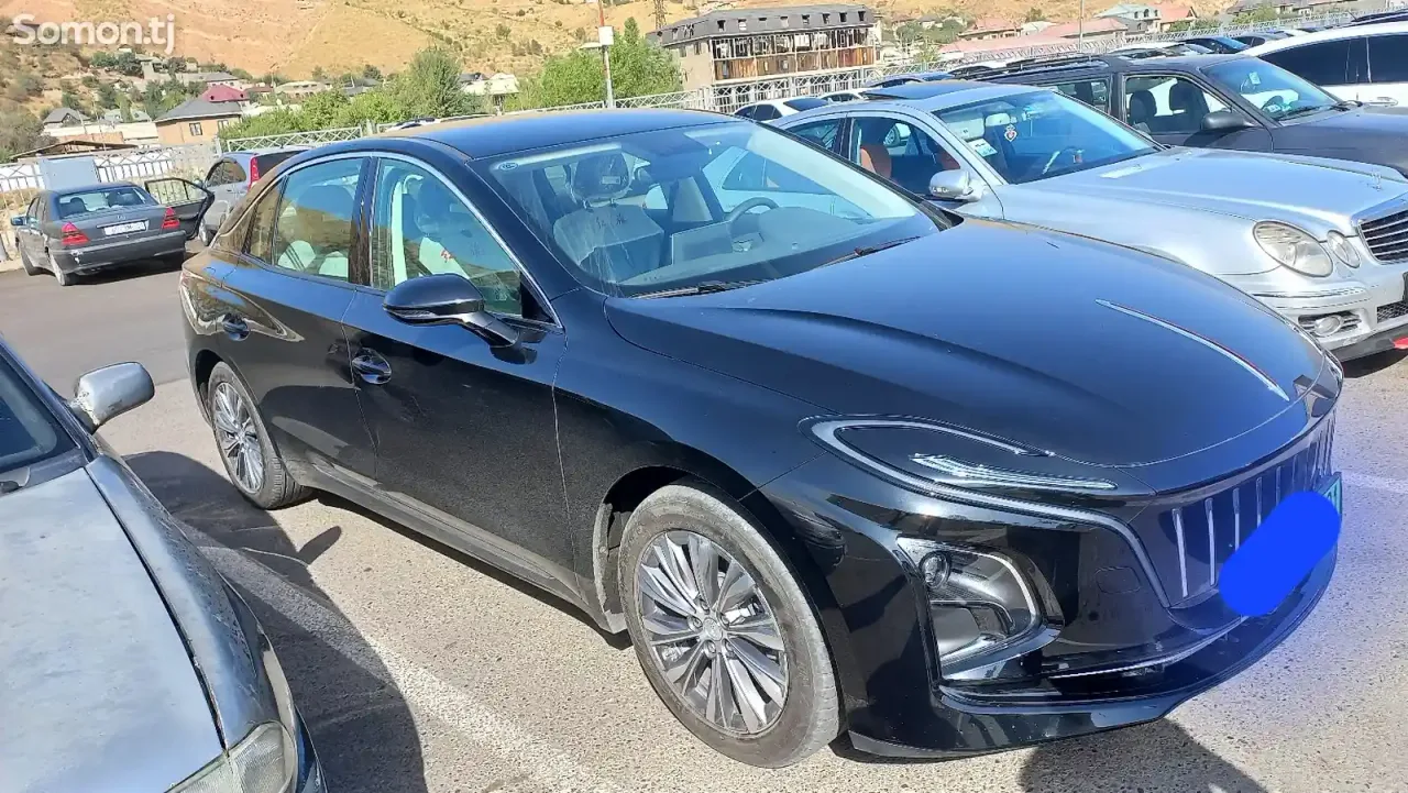 Hongqi E-QM5 2024 · AT