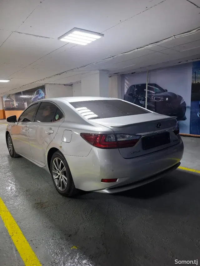 Lexus ES series 2017 · 2.5 AT