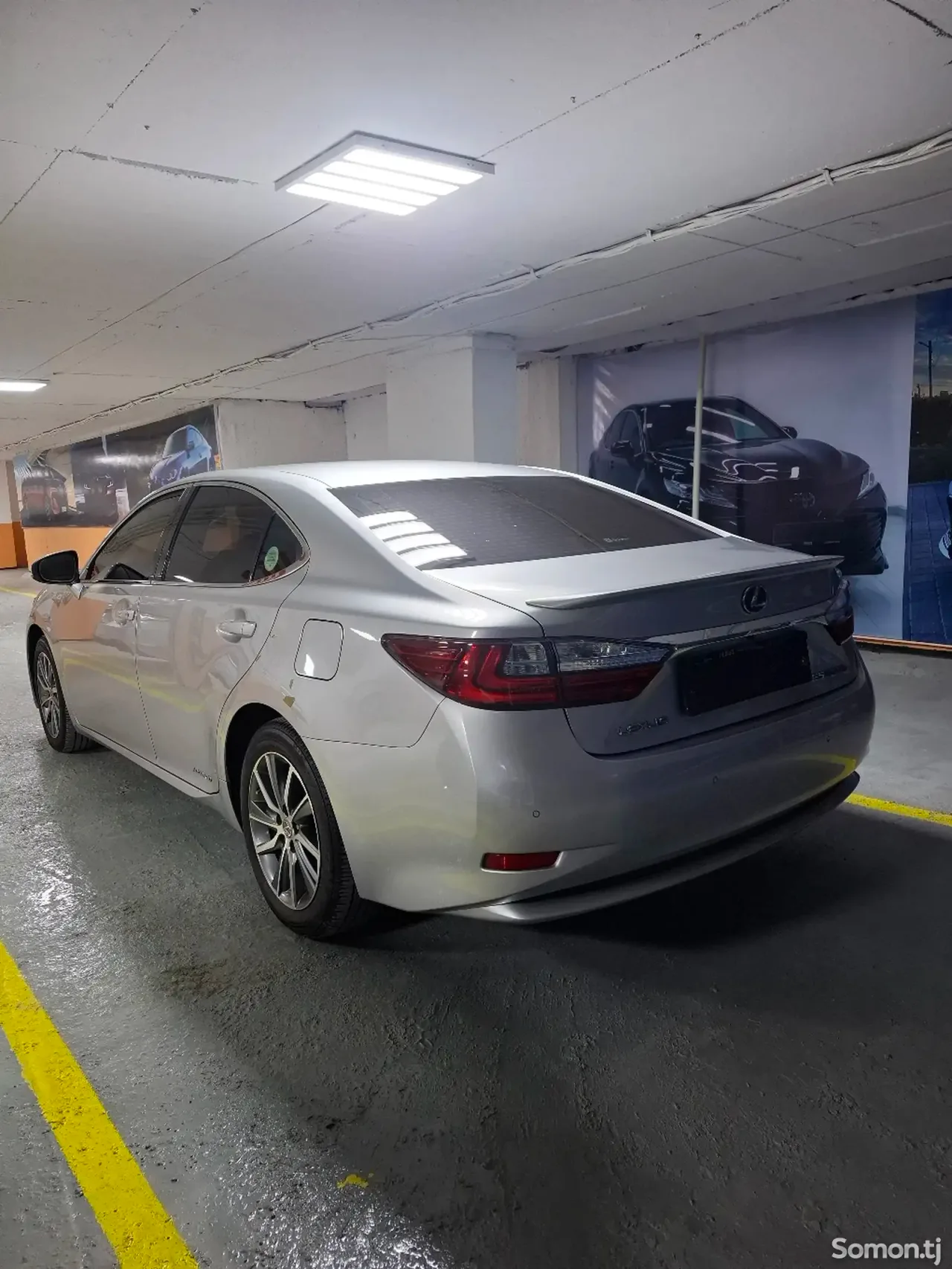 Lexus ES series 2017 · 2.5 AT
